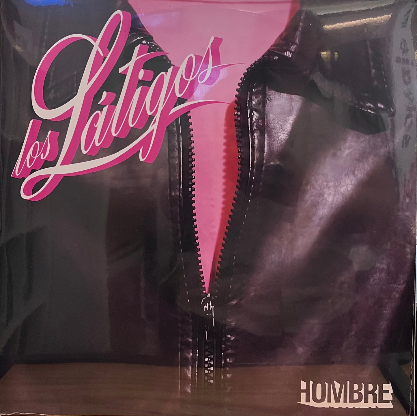 LOS LÁTIGOS - HOMBRE