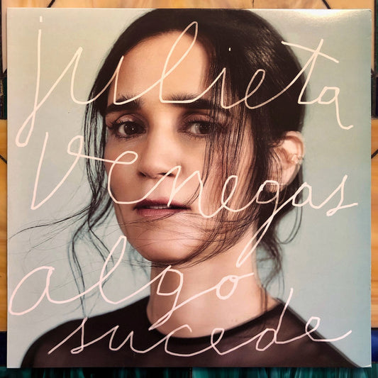 Julieta Venegas - Algo Sucede